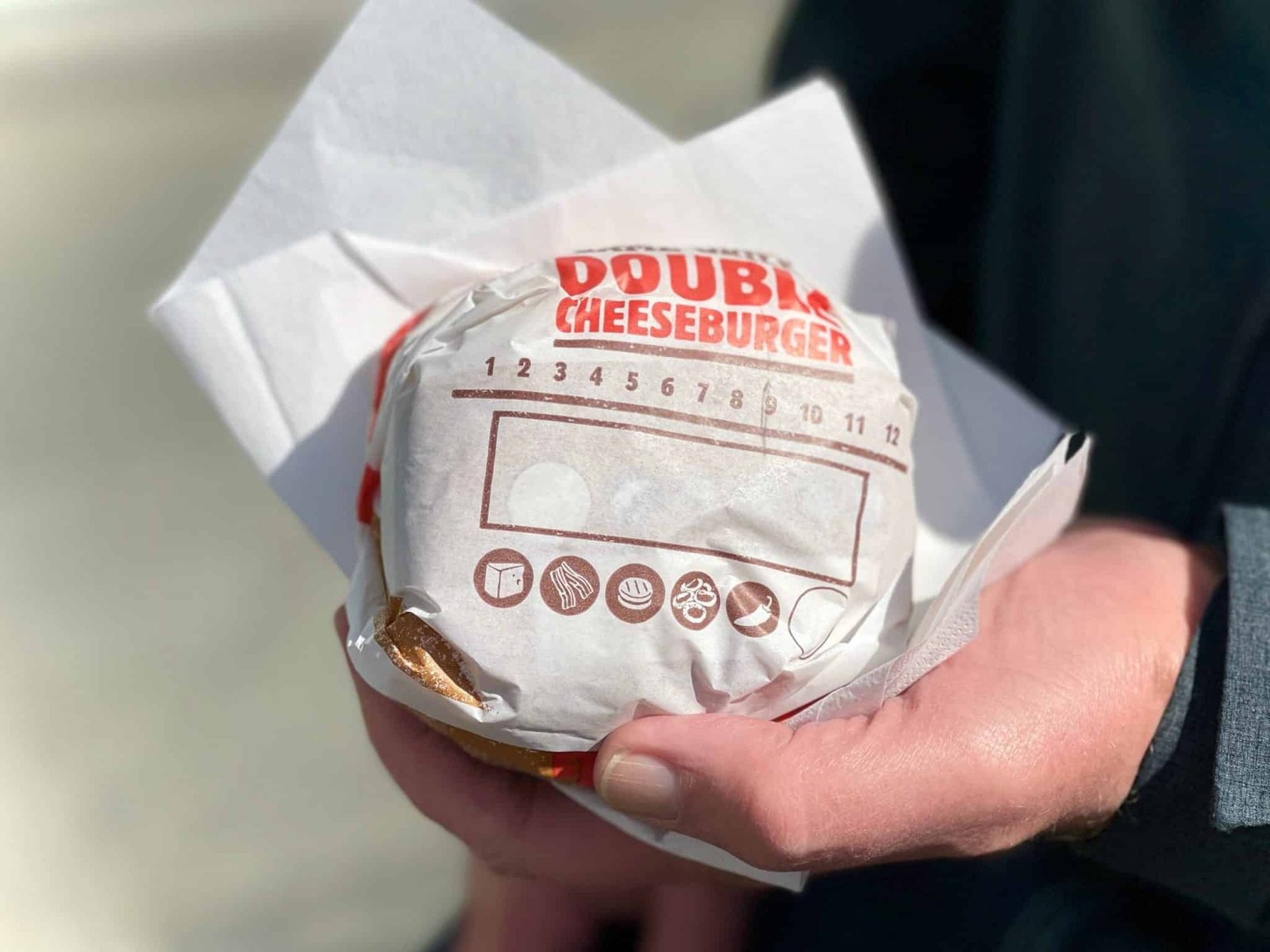 Five Guys, McDonald’s, Burger King or Quick: which fast food burger chain serves the best cheeseburger here in Antwerp, Belgium? Let's find out!