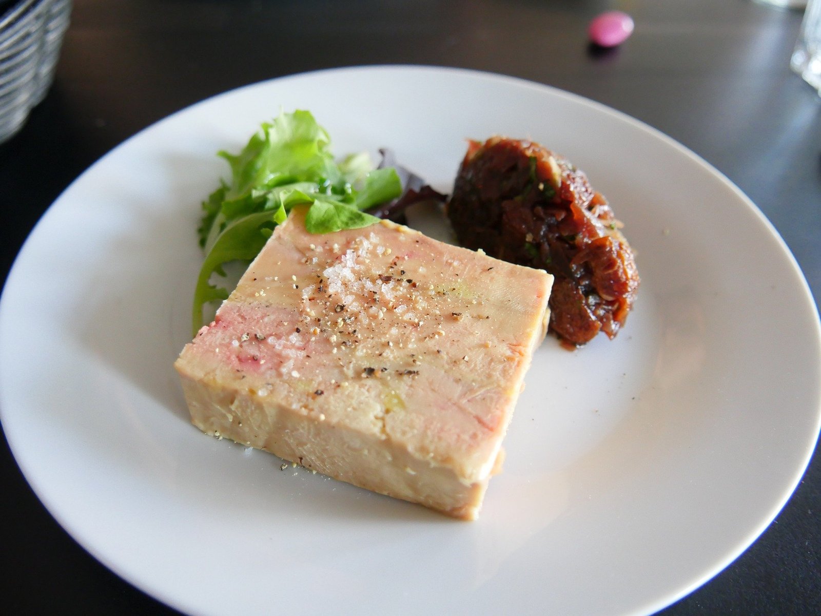 Does foie gras make your mouth water of does it give you goosebumps? Let's take a closer look at this French classic!