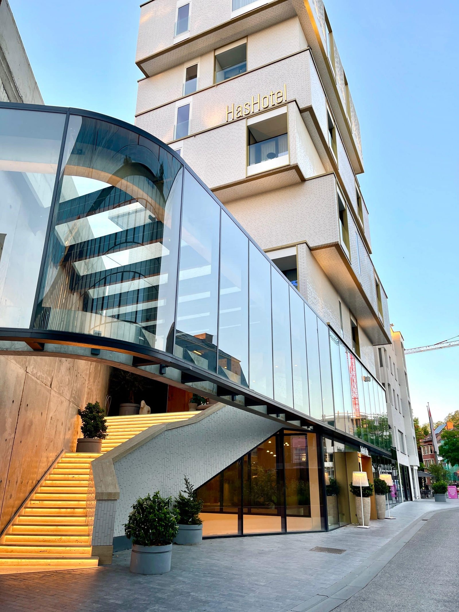 The modern HasHotel looks like the perfect stylish stay in Hasselt! But does it live up to its expectations? Not fully.
