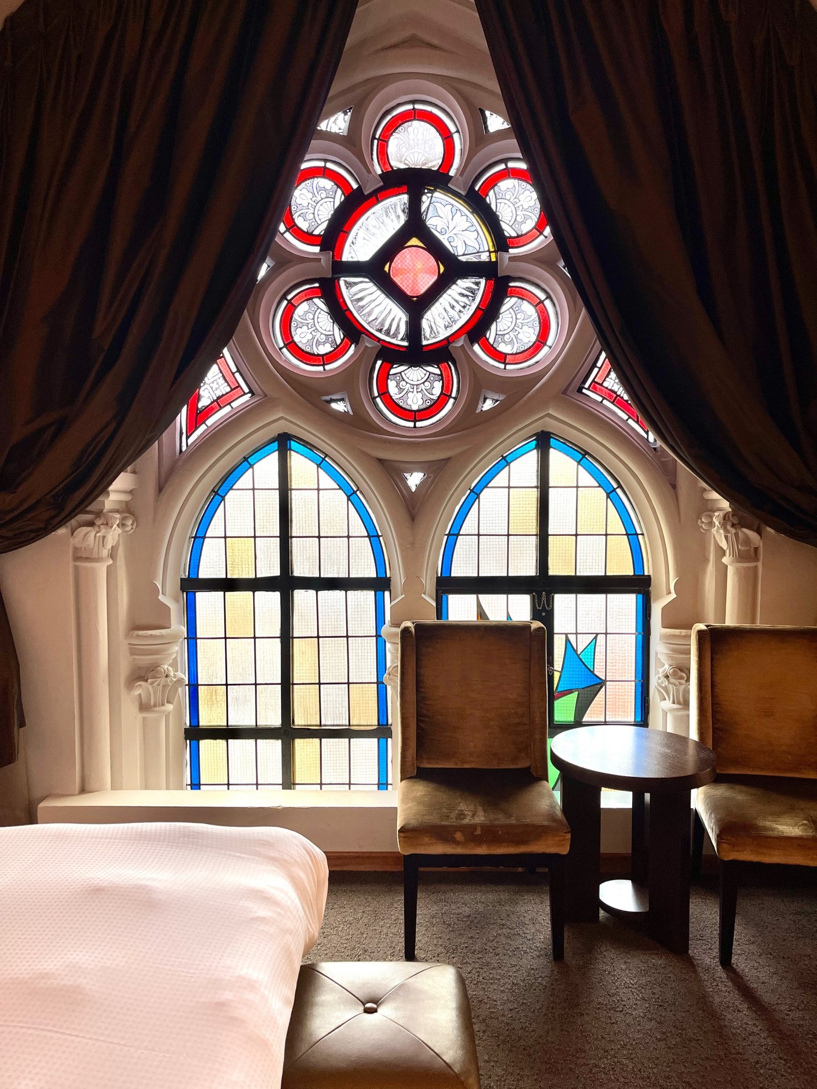 Sleeping in a former Friar Minor church, what's that like? Let's stay one night at Martin's Patershof and find out!