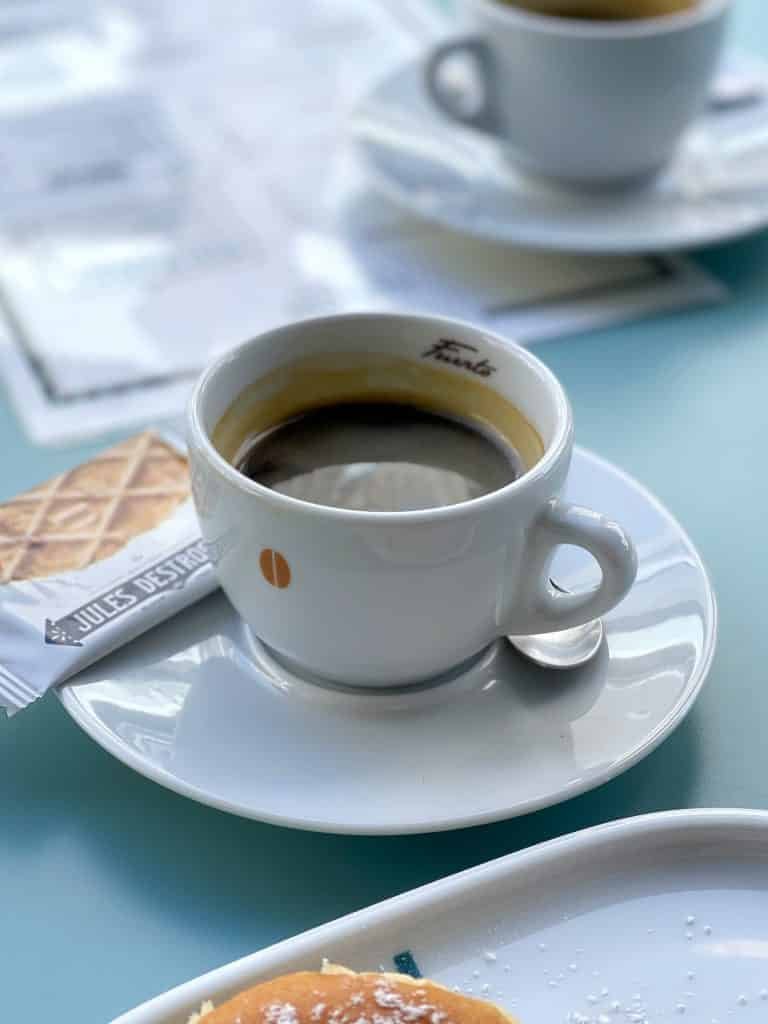 Let's see where we can get a decent cup of coffee and a nice bite to eat in the morning! Check our reviews for a good breakfast in Antwerp.