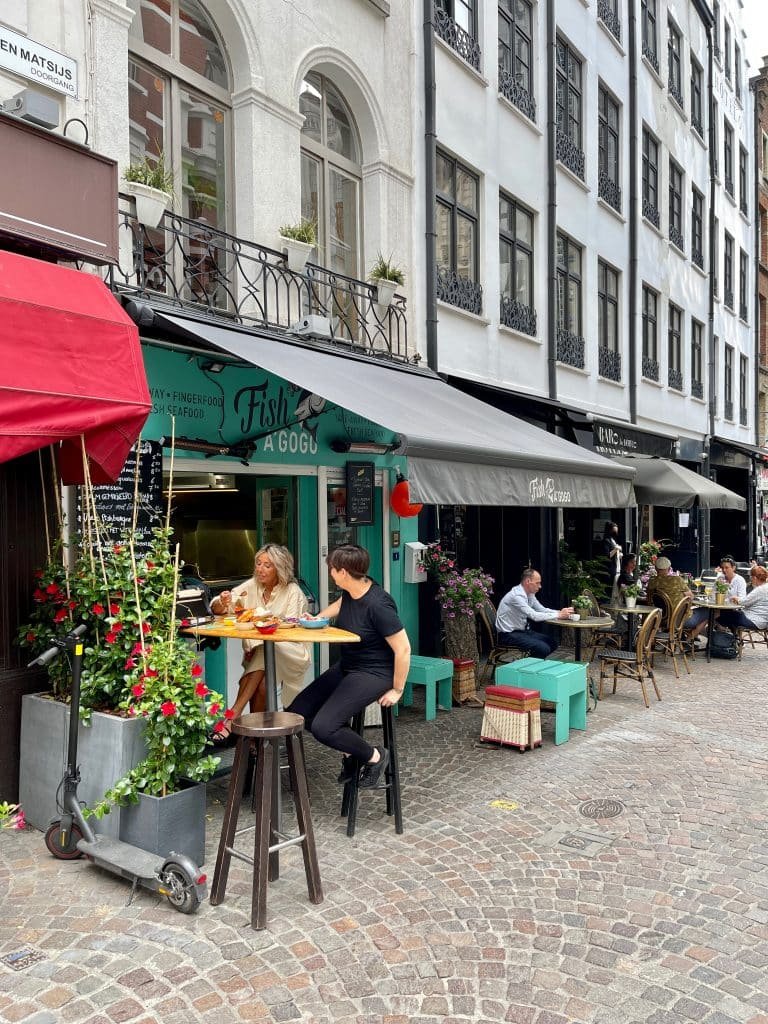 A funky taste test of a Belgian classic! Where to buy a good shrimp croquette in Antwerp? Let's find out!