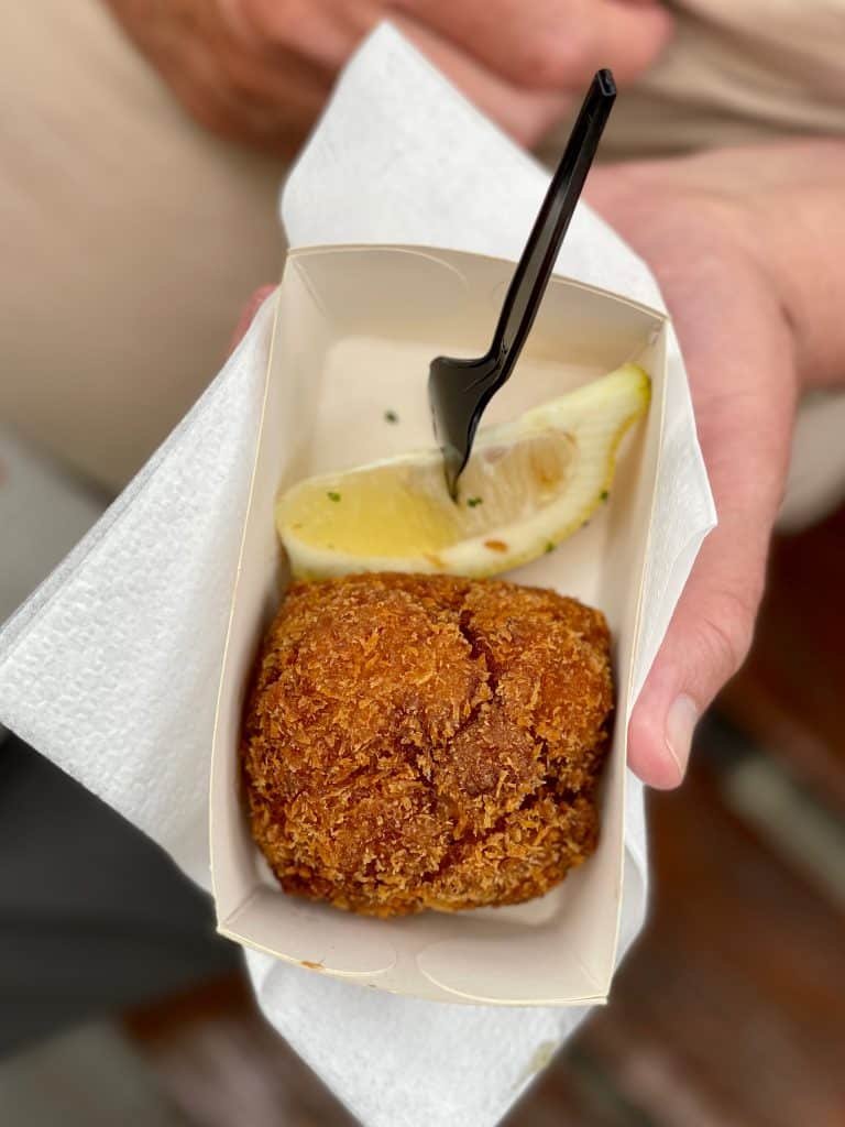 A funky taste test of a Belgian classic! Where to buy a good shrimp croquette in Antwerp? Let's find out!