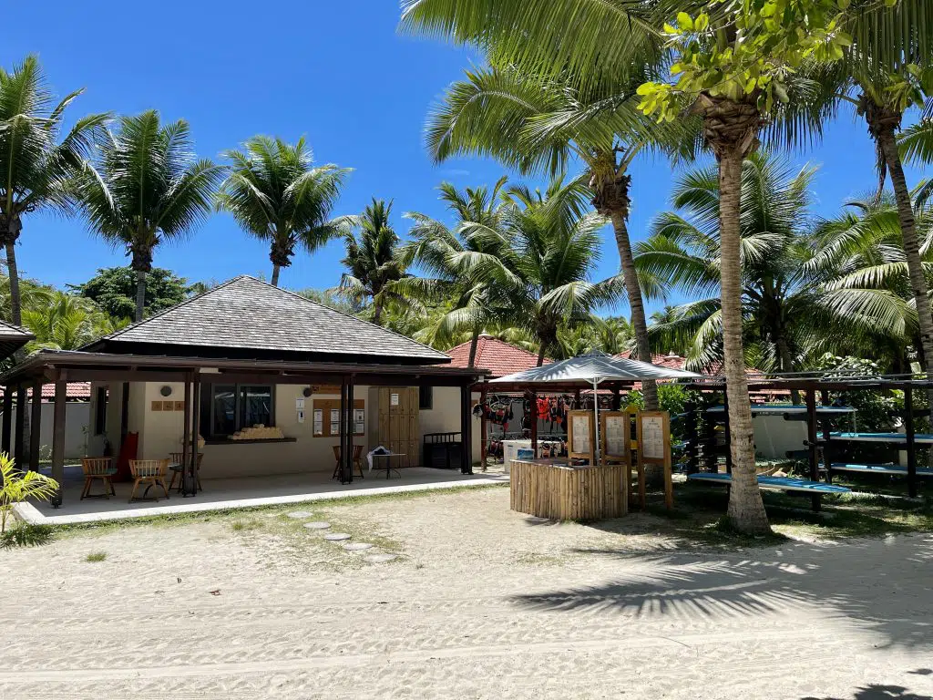 Club Med Seychelles, a 5 star exclusive collection resort? Unfortunately not, 4 stars at best. And here is why.