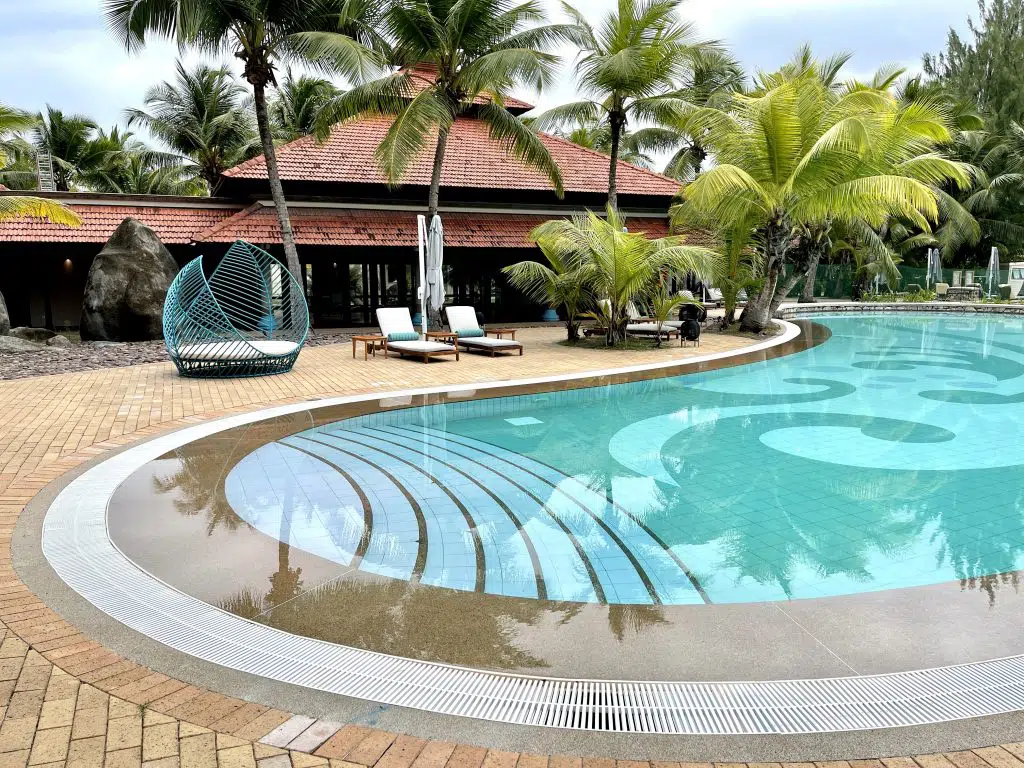 Club Med Seychelles, a 5 star exclusive collection resort? Unfortunately not, 4 stars at best. And here is why.