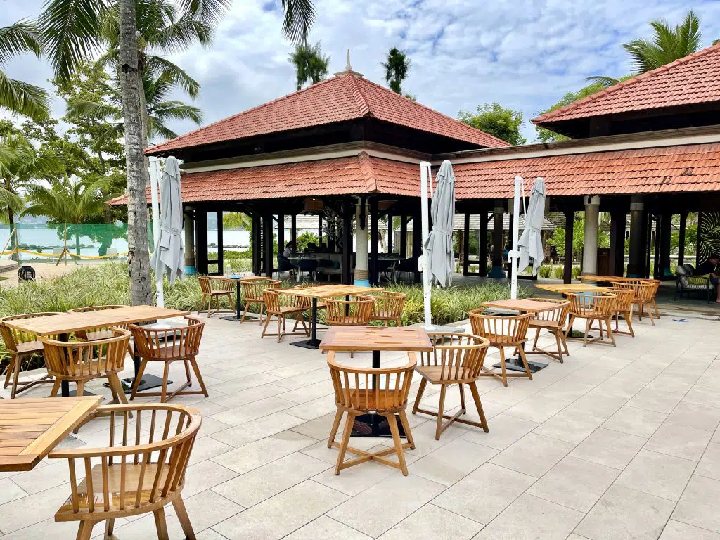 Club Med Seychelles, a 5 star exclusive collection resort? Unfortunately not, 4 stars at best. And here is why.