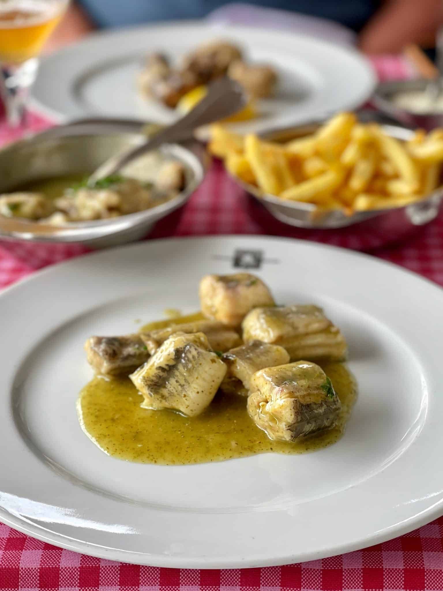 A family run restaurant that serves the freshest eel for over 4 generations near Bruges? We can only highly recommend Siphon Damme!