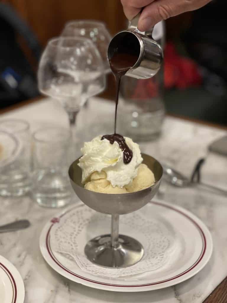 From salade Veulemans and chicken vol au vent to fish waterzooi and steak tartare: Aux Armes de Bruxelles, the best Belgian cuisine in Brussels.