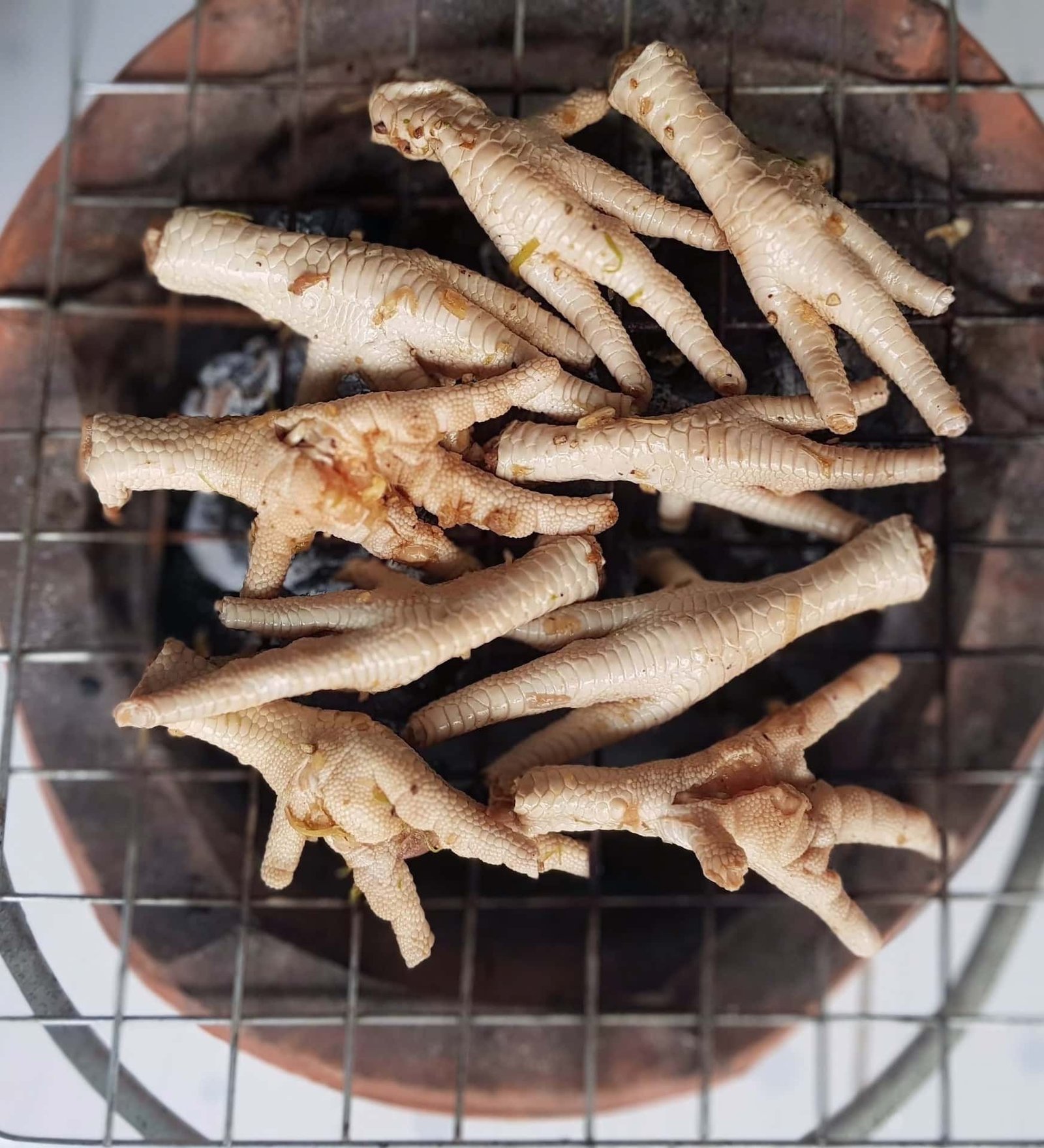 Would you eat chicken feet? What to cook with them anyway? Take a look at these 5 highly delicious recipes with chicken feet and get inspired!