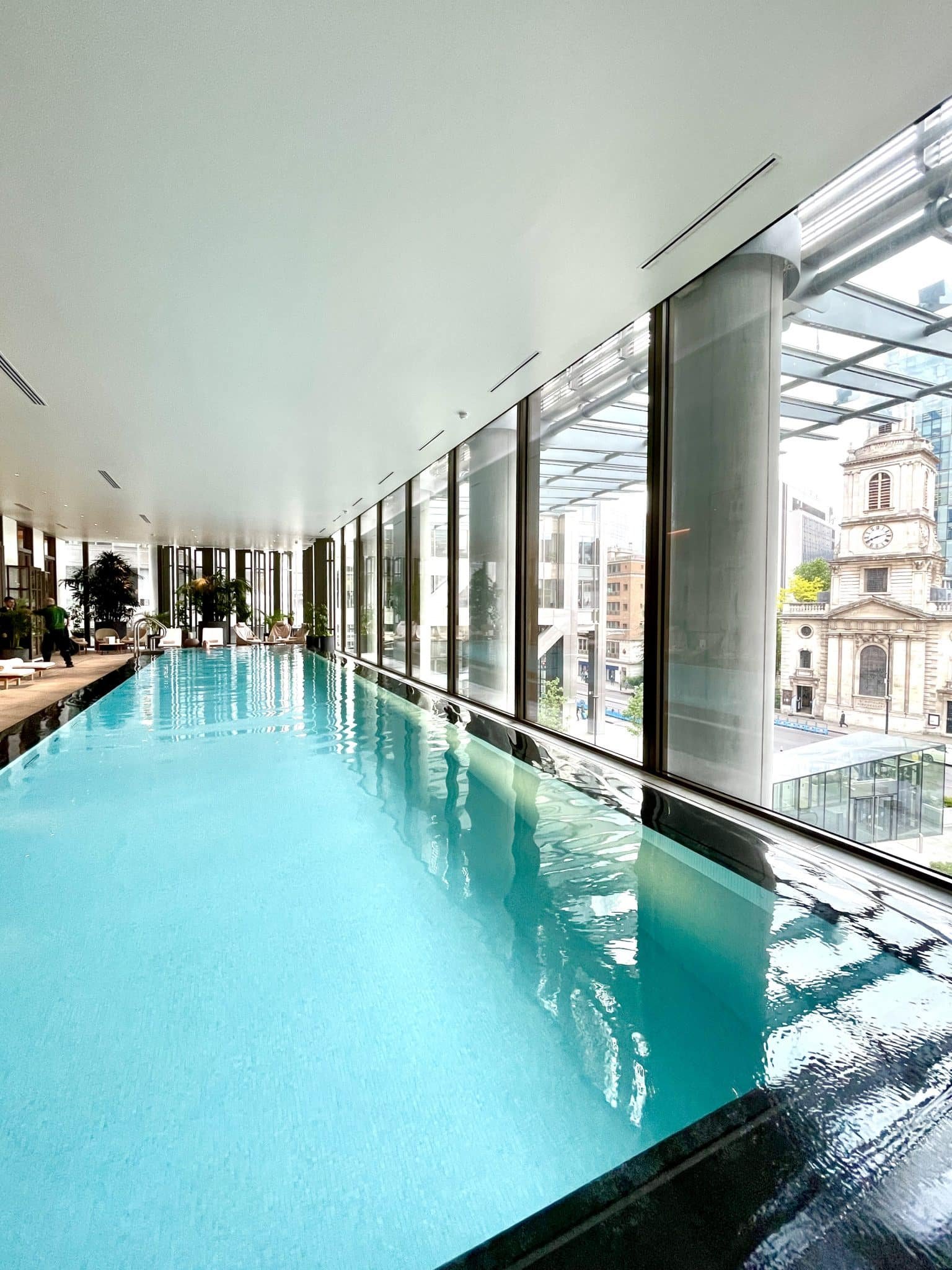 Staying at the Pan Pacific London Hotel: what to expect? We loved the swimming pool and their Straits restaurant... But would we recommend this hotel?