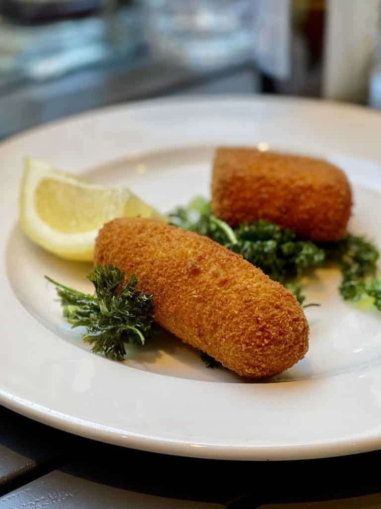 A funky taste test of a Belgian classic! Where to buy a good shrimp croquette in Antwerp? Let's find out!