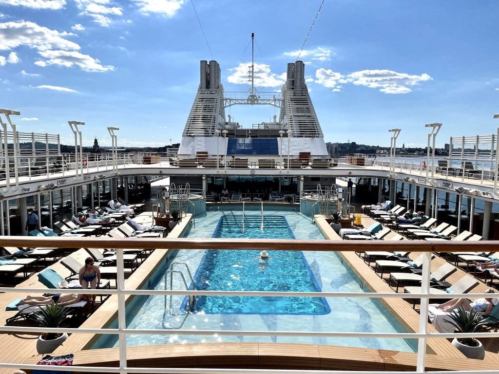 On board the Silversea Silver Moon on a trip from Stockholm to Southampton. What did we think of our first Silversea cruise ever? Let's take a look!