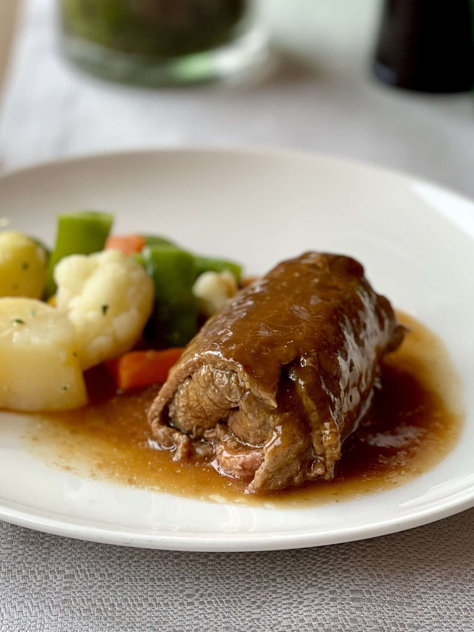 How to make classic blind finches: a Belgian beef roulade from scratch simmered in a delicious beer gravy sauce... Traditional Belgian cuisine!