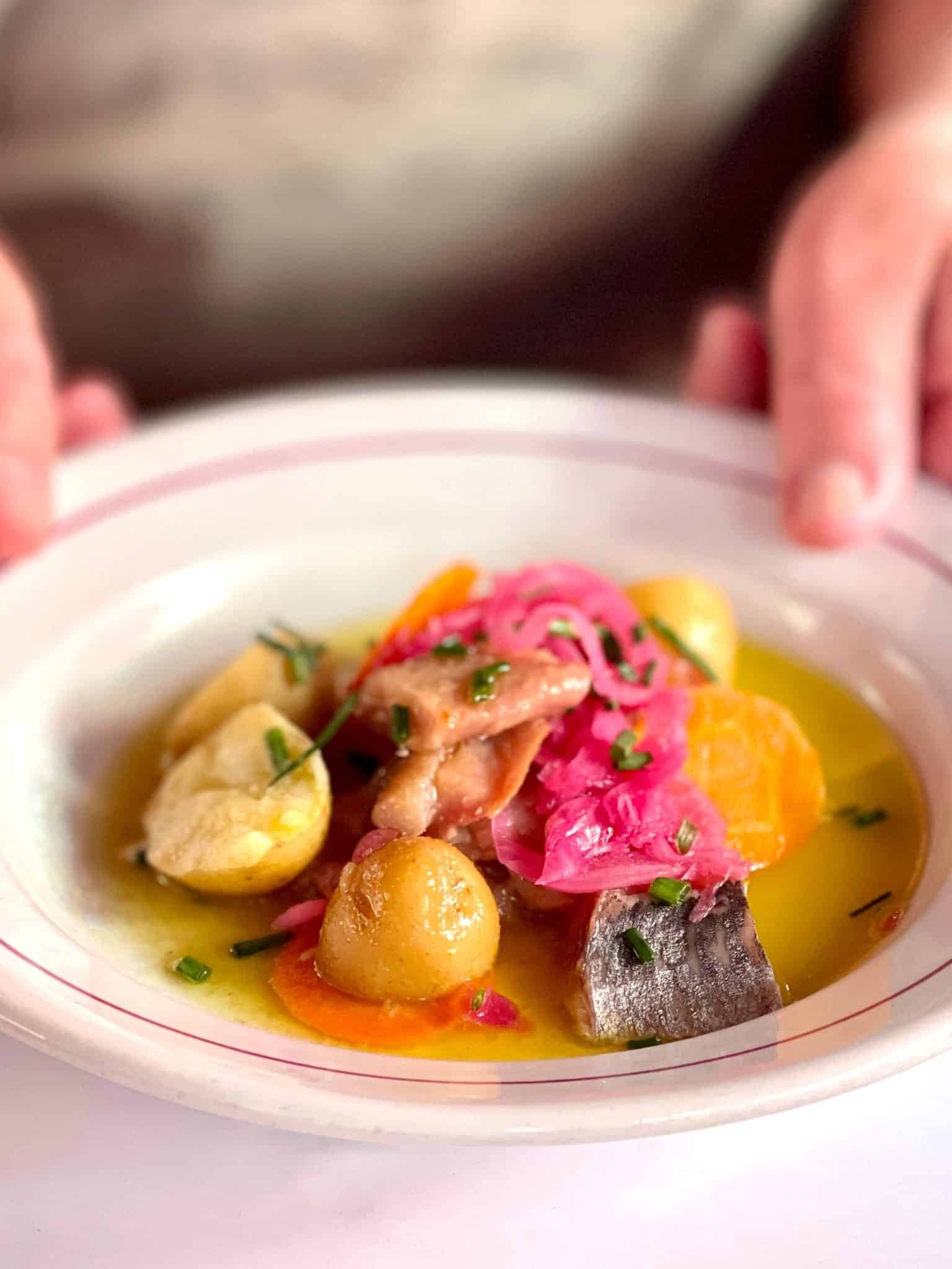 French harengs pommes à l'huile, or lukewarm smoked herring potato salad... Here's how to make this century old Parisian bistro starter at home!