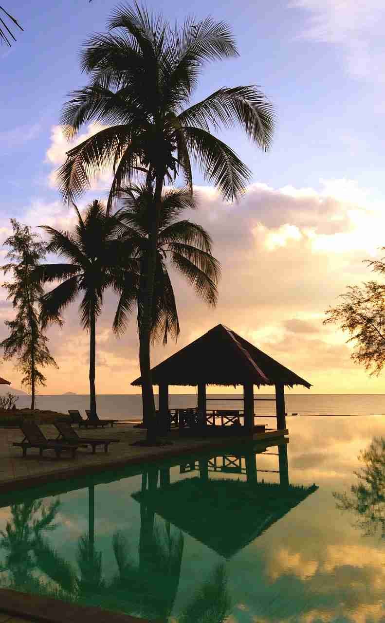 What are the best websites for last minute vacation deals? Discover the benefits, tips, tricks and top websites for booking your last minute holiday.