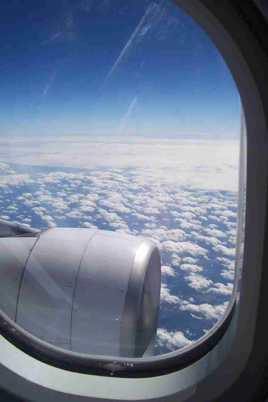 What can you expect in premium economy about cost, comfort, amenities and service that you don't have in economy class? Let's find out!
