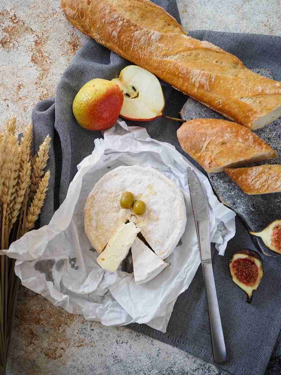 Here's how to plan a memorable picnic in Paris with our ultimate guide. Enjoy the city's charm and its many gorgeous picnic spots!