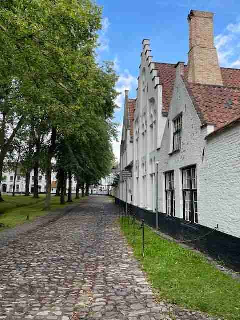 Bruges, such a charming medieval city! Here are 10 fun things to do in Bruges that will make you fall in love with the city.